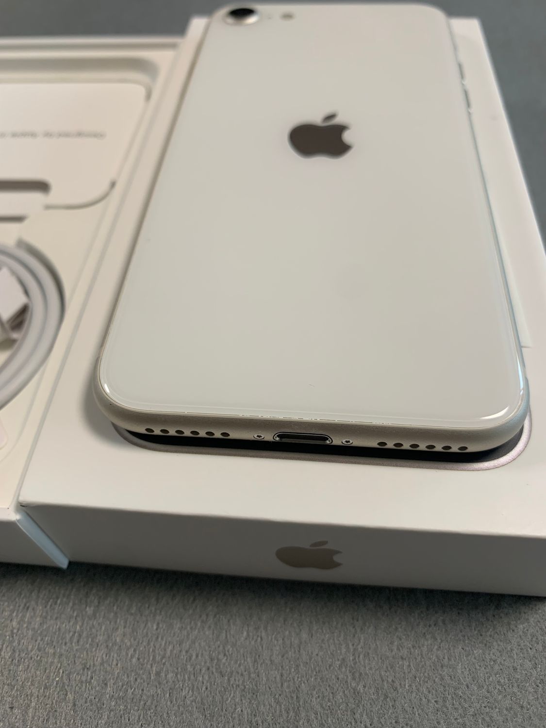 ムスビー｜超美品 国内版 simフリー iPhoneSE 第3世代 64GB バッテリー 