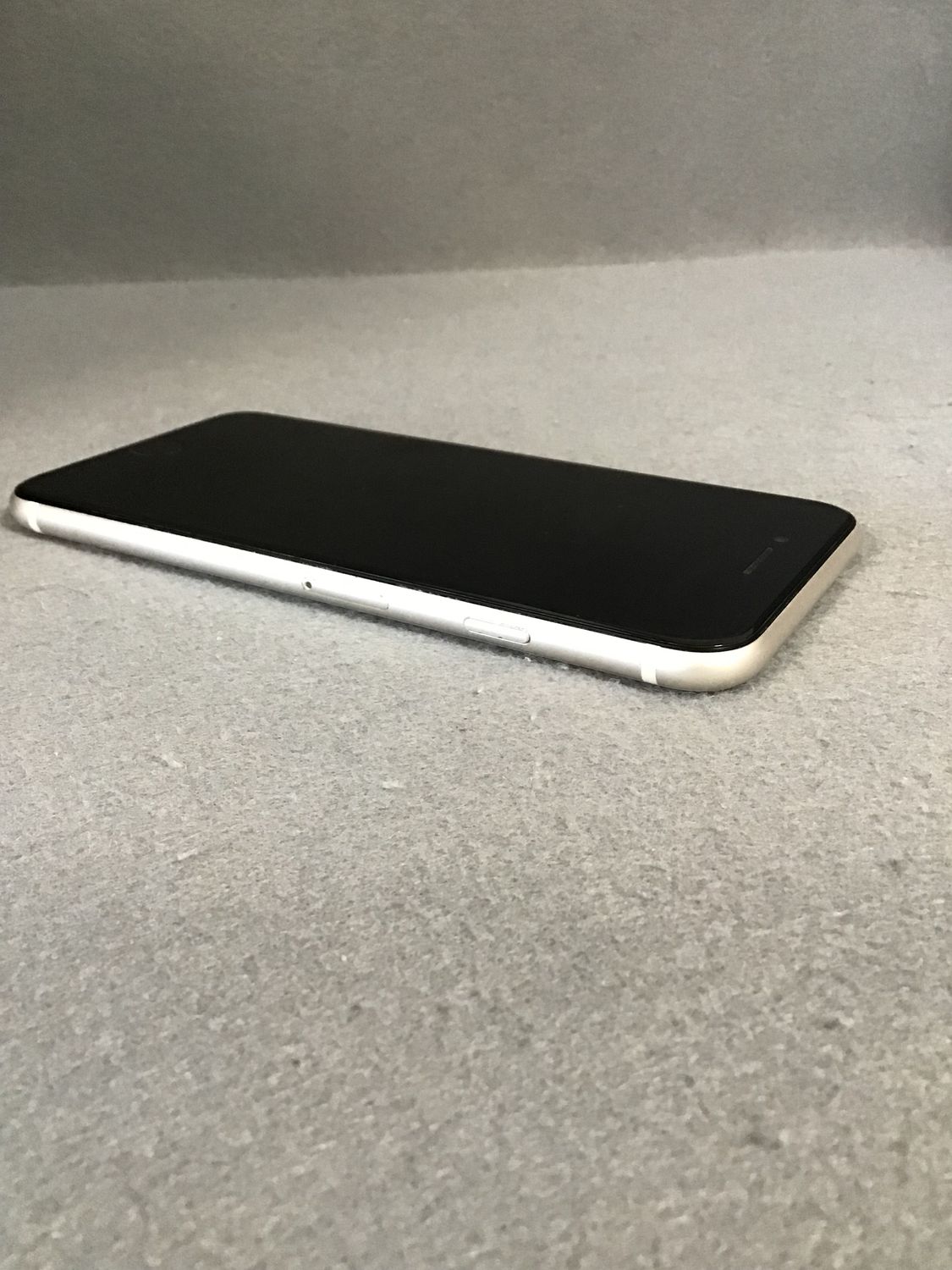 ムスビー｜美品 Appleストア版 SIMフリー iPhoneSE 第3世代 128GB