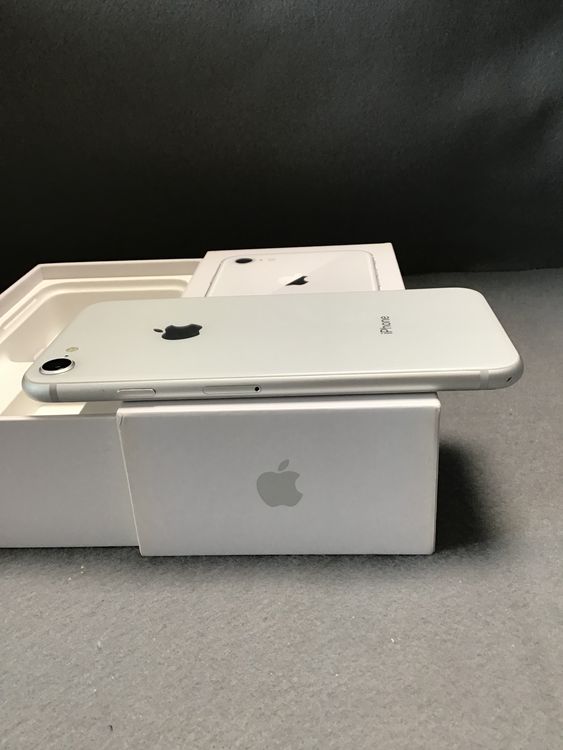ʡǡSIMե꡼iPhone8  64GB ۥ磻ȿ