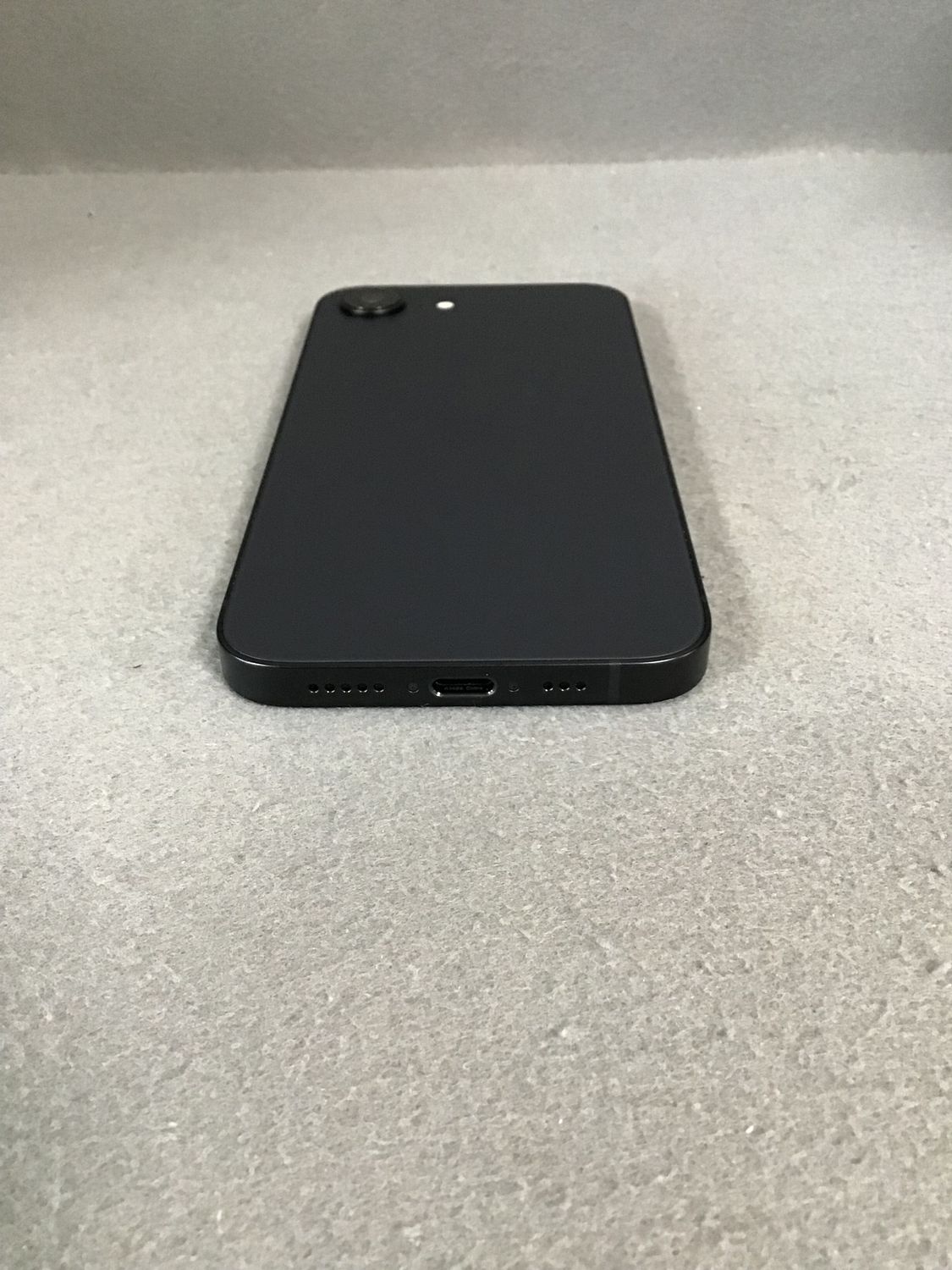 ムスビー｜中古美品 国内版 SIMフリー iPhone16e 256GB ブラック