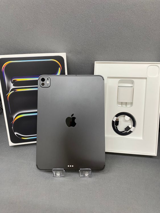 ���� �����ǡ�sim�ե꡼�� iPad Pro M5 11����� 256GB  ���ڡ����֥�å���