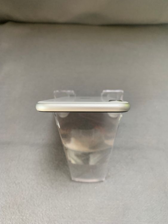 美品 国内版 SIMフリー iPhoneSE 第2世代 128GB ホワイト色