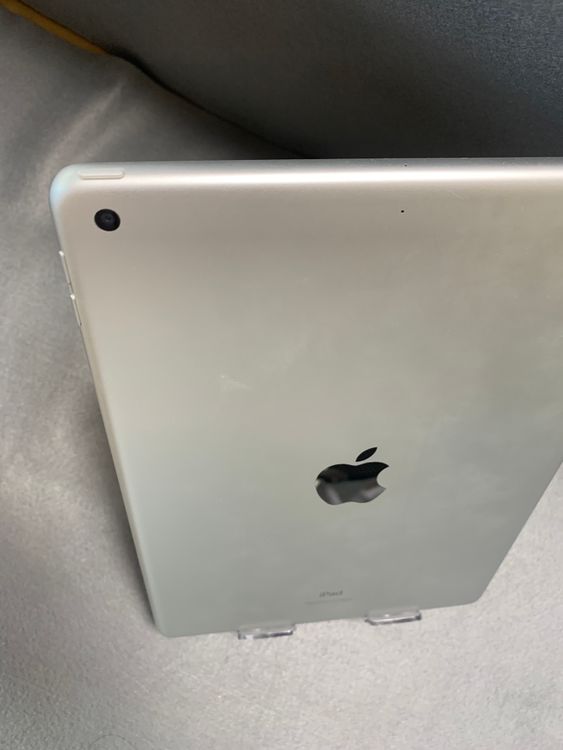 美品 iPad 第9世代 10.2インチ 256GB WiFi版 シルバー色