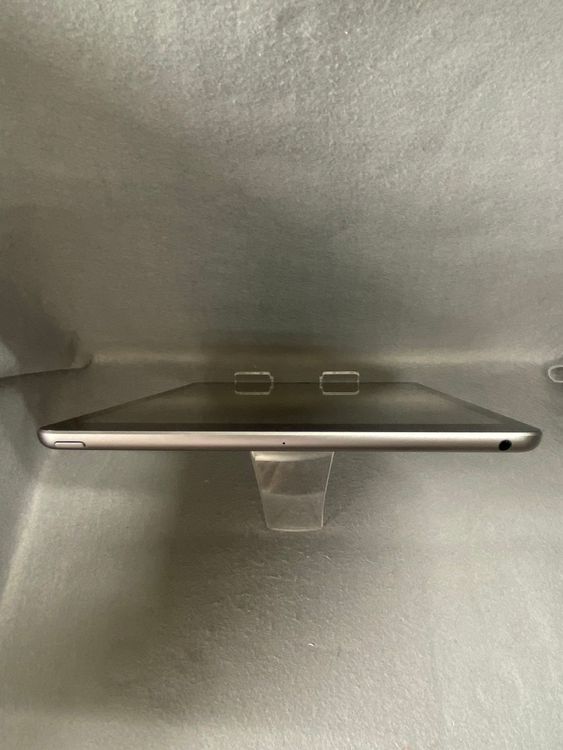 Ķ���� ������ Wi-Fi�� iPad ��9���� 64GB ���ڡ������쥤��