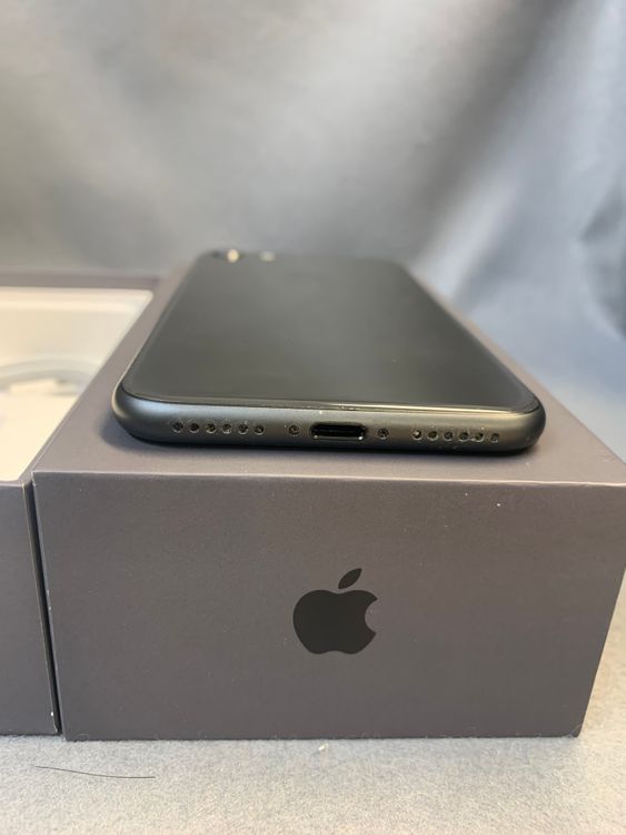 ���ʡ������ǡ�SIM�ե꡼��iPhone8��64GB ���ڡ������졼��