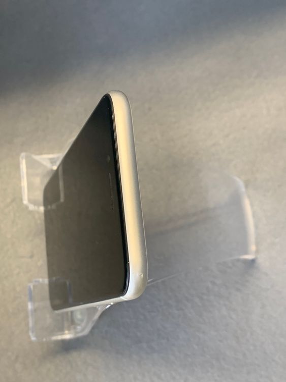 ��� ������ SIM�ե꡼ iPhone SE ��3���塡64GB �������饤�ȿ�