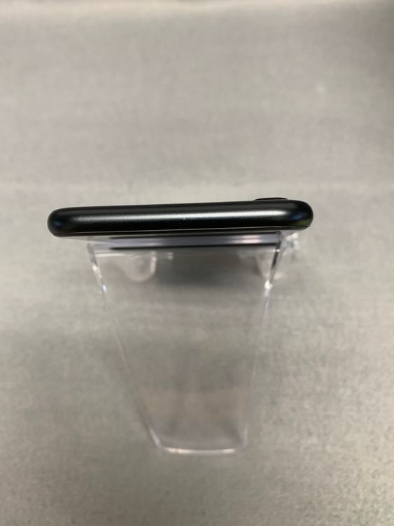 ���ʡ������ǡ�SIM�ե꡼��iPhoneSE��2���塡64GB �֥�å���