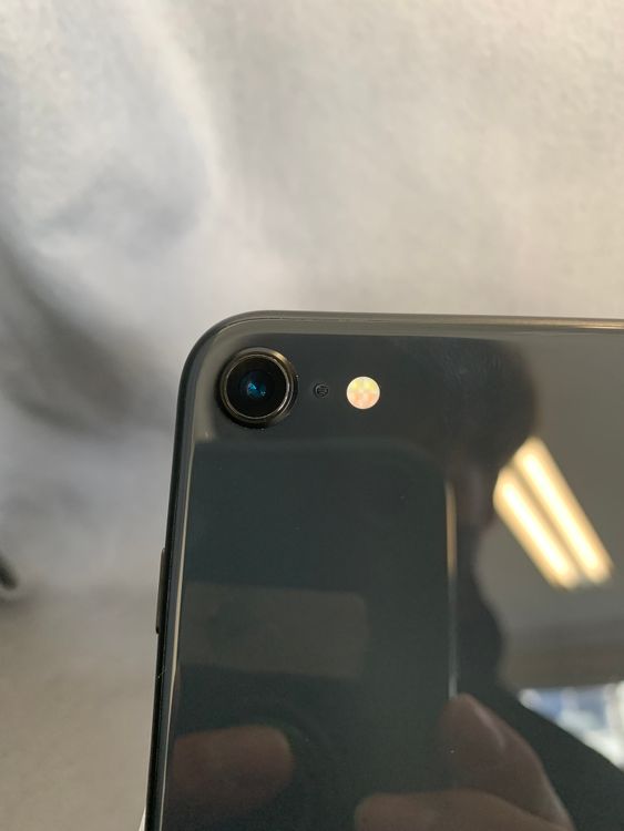 ���ʡ������ǡ�SIM�ե꡼��iPhoneSE �������� 64GB �֥�å���