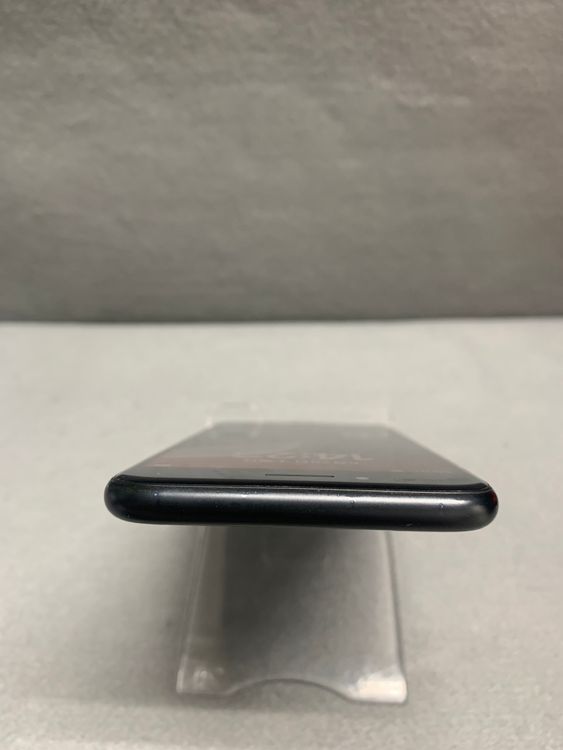 ������ ���� Apple���ȥ��� SIM�ե꡼ iPhoneSE �裲���� 64GB �֥�å���