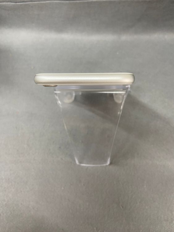 ���ʡ������ǡ�SIM�ե꡼��iPhone8  64GB ����С���