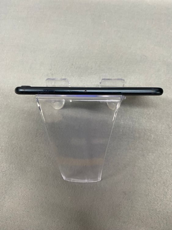 ���� ������ SIM�ե꡼ iPhoneSE ��3����  128GB �ߥåɥʥ��ȿ�