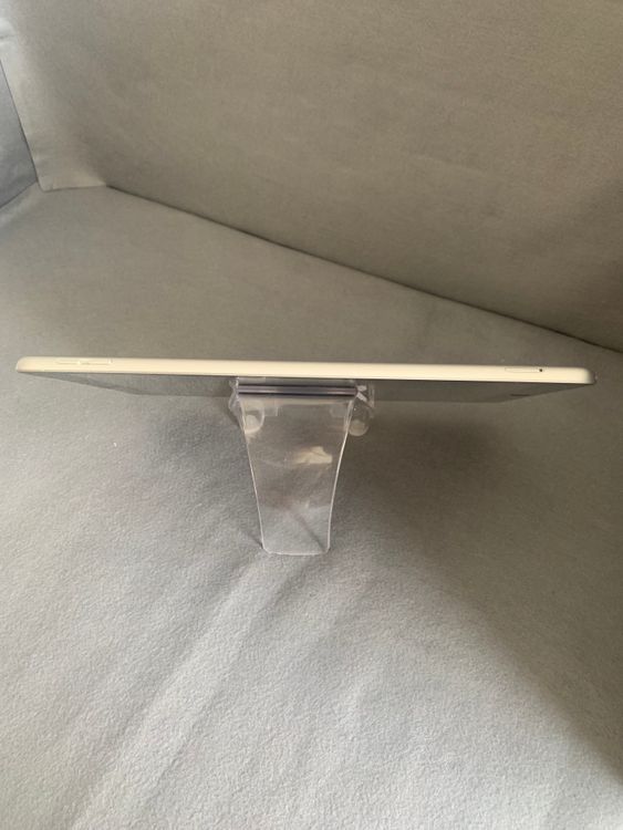 ���� SIM�ե꡼ iPad ��9���� 64GB Wi-Fi+Cellular�� ����С���