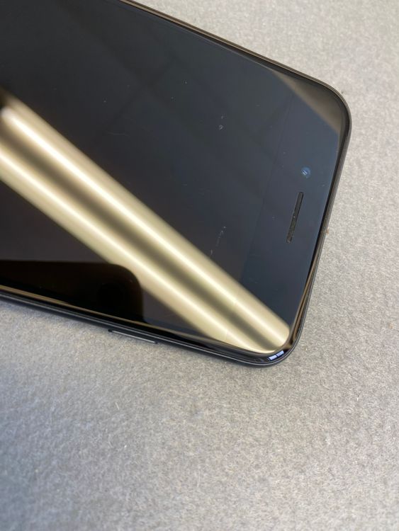 Ķ���� ������ SIM�ե꡼ iPhoneSE ��3���� 64GB �ߥåɥʥ��ȿ�