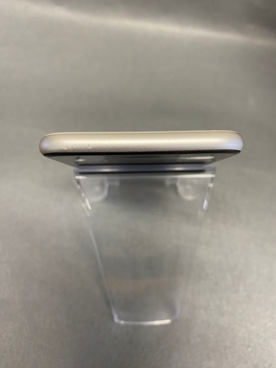 ���ʡ������ǡ�SIM�ե꡼��iPhoneSE �裳���� 64GB �������饤�ȿ�