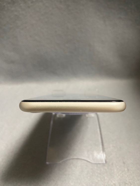 超美品 国内版 SIMフリー iPhoneSE 第3世代  128GB スターライト色