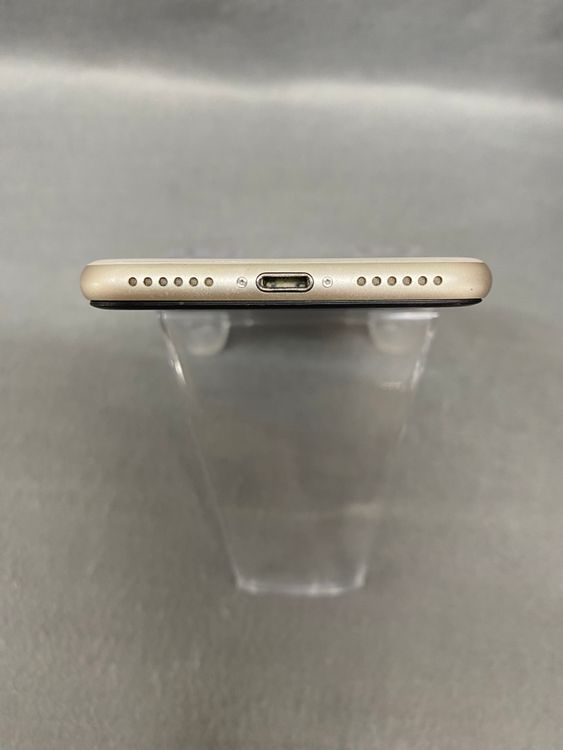 ���ʡ������ǡ�SIM�ե꡼��iPhoneSE ��3����  128GB �������饤�ȿ�