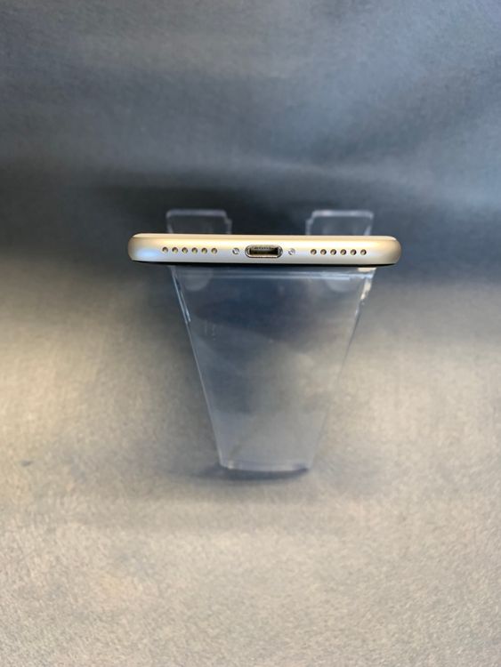 Ķ���� ������ SIM�ե꡼ iPhoneSE ��3���� 128GB �������饤�ȿ�