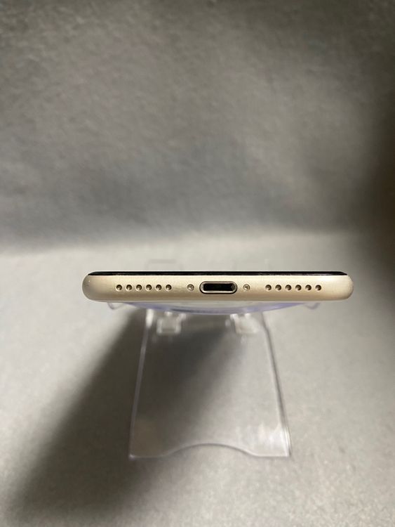 超美品 国内版 SIMフリー iPhoneSE 第3世代  128GB スターライト色