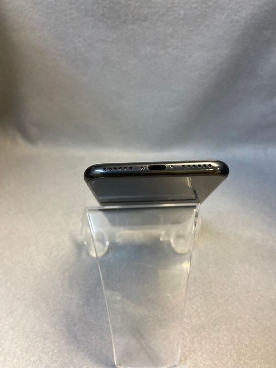 ���ʡ������ǡ�SIM�ե꡼��iPhone SE ��2���� 64GB �֥�å���