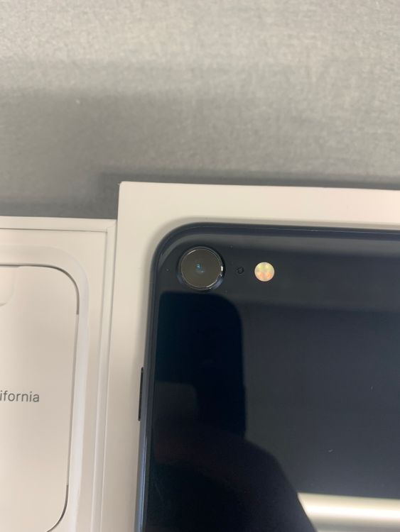 ���ʡ������ǡ�SIM�ե꡼��iPhoneSE ��2���塡 64GB �֥�å���