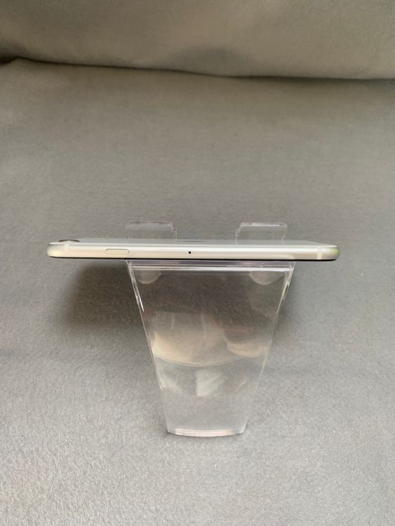 美品 国内版 SIMフリー iPhoneSE 第2世代 128GB ホワイト色