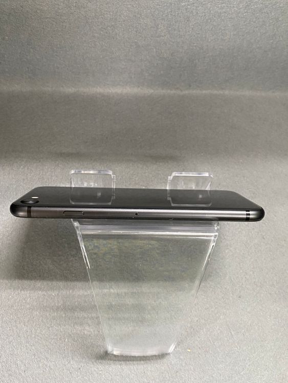 ���ʡ������ǡ�SIM�ե꡼��iPhone8��64GB ���ڡ������졼��
