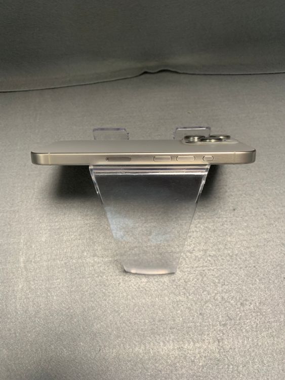 �ۤܿ��� ���åץ륹�ȥ��� SIM�ե꡼ iPhone15 Pro 256GB �ʥ���������˥���