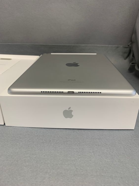 ���� SIM�ե꡼ iPad ��6���� 32GB Wi-Fi+Cellular�� ����С���