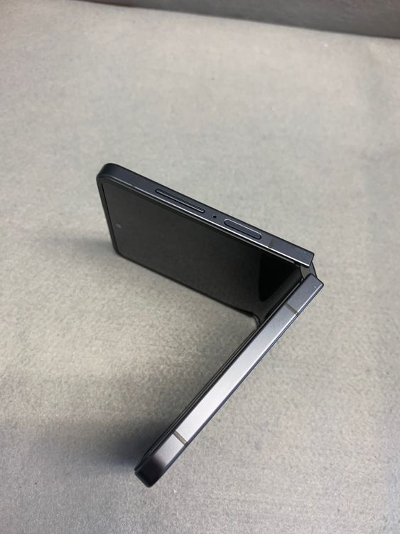 ���� SIM�ե꡼ Samsung Galaxy Z Flip7 256GB �����åȥ֥�å���