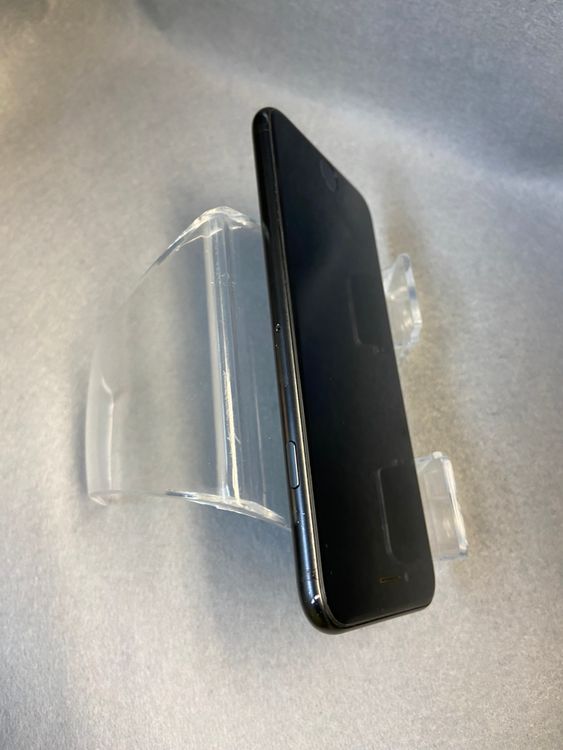 ���ʡ������ǡ�SIM�ե꡼��iPhone SE ��2���� 128GB �֥�å���