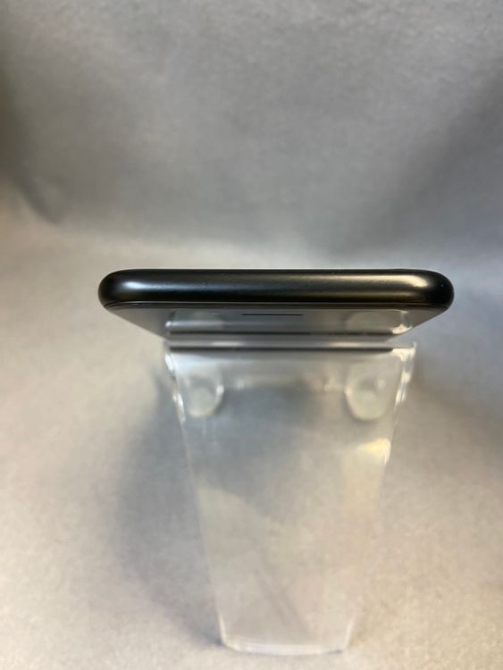 ���ʡ������ǡ�SIM�ե꡼��iPhone SE ��2���� 128GB �֥�å���