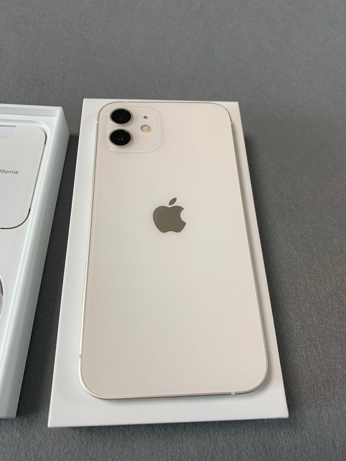 iPhone - 新品同様 AU iPhone12 ホワイト 128GB SIMフリー ◯判定 ムスビー｜【モバイルBOX】新品同様 電池89%SIMフリー iPhone12