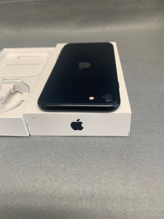 ���ʡ������ǡ�SIM�ե꡼��iPhoneSE ��2���塡 64GB �֥�å���