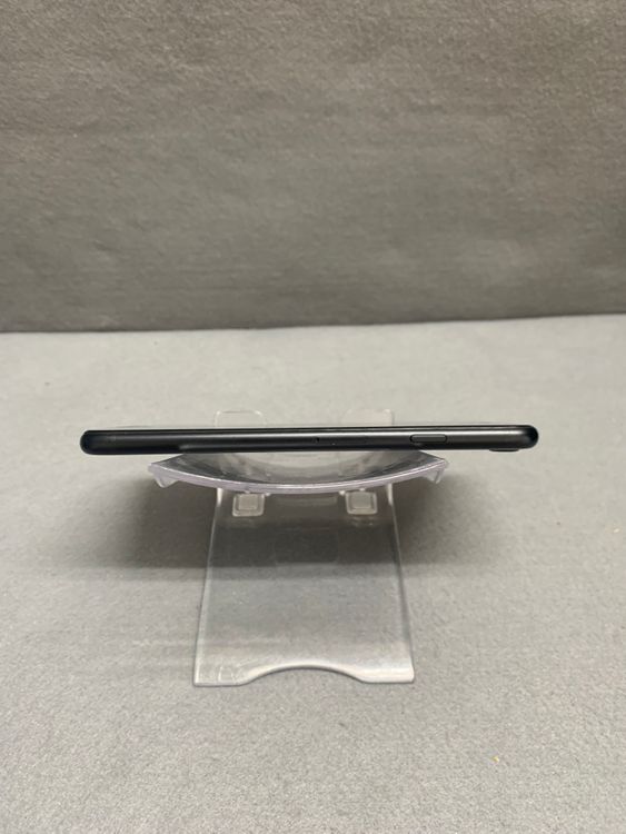 Ķ���� ������ SIM�ե꡼ iPhoneSE ��2���� 128GB �֥�å���