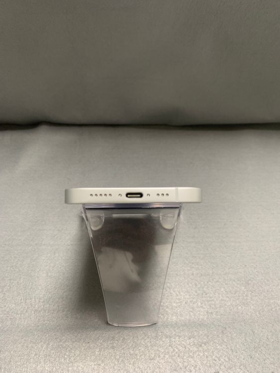 超美品 国内版 SIMフリー iPhone 16e 128GB ホワイト色