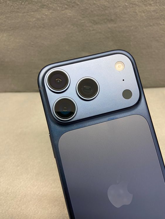 Ķ���� Apple���ȥ��� SIM�ե꡼ iPhone17 Pro 256GB �ǥ����ץ֥롼��