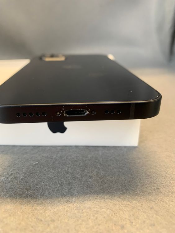 ���ʡ������ǡ�SIM�ե꡼��iPhone12�� 128GB �֥�å���