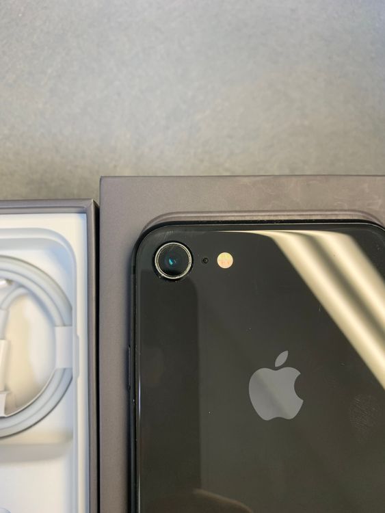 ���ʡ������ǡ�SIM�ե꡼��iPhone8��64GB ���ڡ������졼��