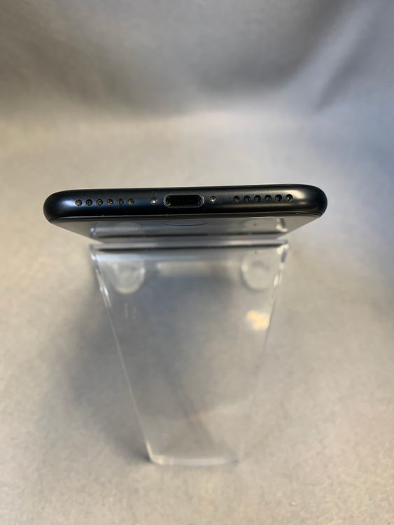 ���ʡ������ǡ�SIM�ե꡼��iPhoneSE ��2���塡 64GB �֥�å���
