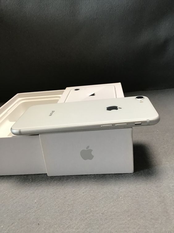 ʡǡSIMե꡼iPhone8  64GB ۥ磻ȿ