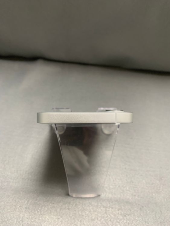 超美品 国内版 SIMフリー iPhone 16e 128GB ホワイト色