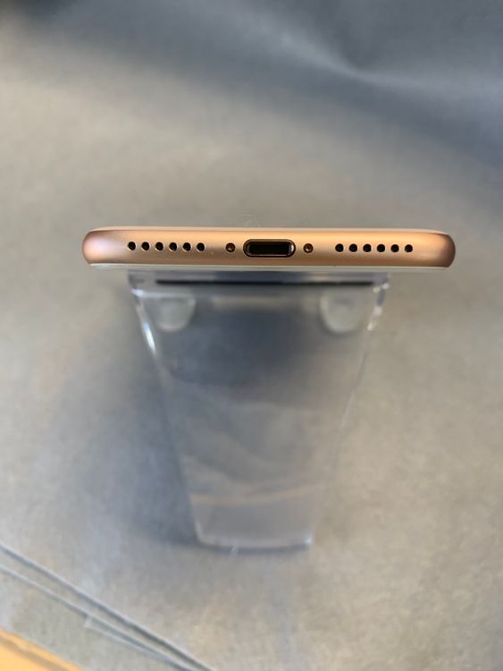 ���ʡ������ǡ�SIM�ե꡼��iPhone 8�� 64GB ������ɿ�