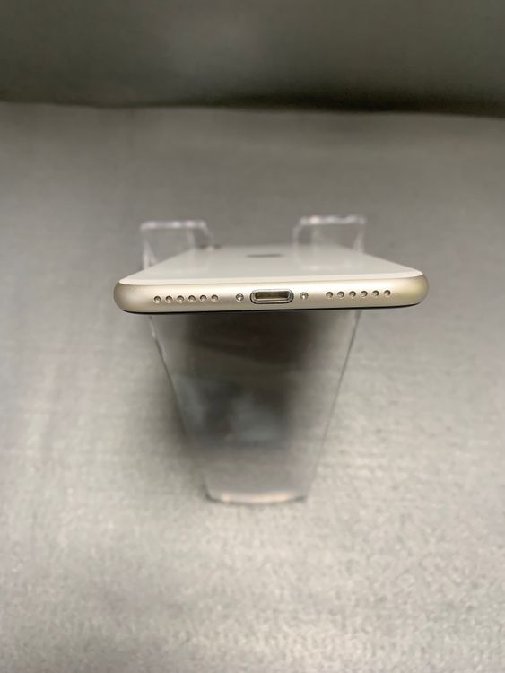 Ķ���� ������ SIM�ե꡼ iPhoneSE ��3���� 64GB �������饤�ȿ�