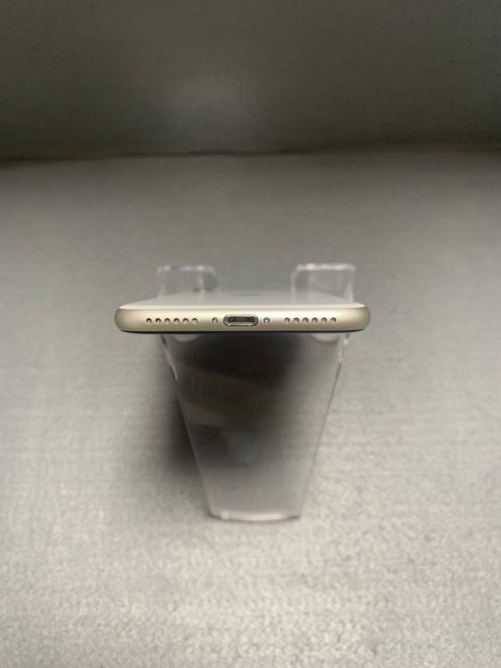 ���� ������ SIM�ե꡼ iPhoneSE ��3���� 64GB �������饤�ȿ�