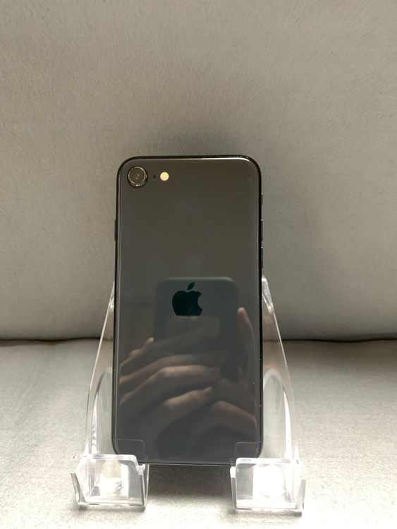 美品 国内版 SIMフリー iPhoneSE 第2世代 64GB ブラック色