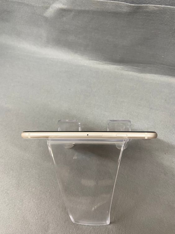 ���ʡ������ǡ�SIM�ե꡼��iPhoneSE ��3���� 64GB���������饤�ȿ�