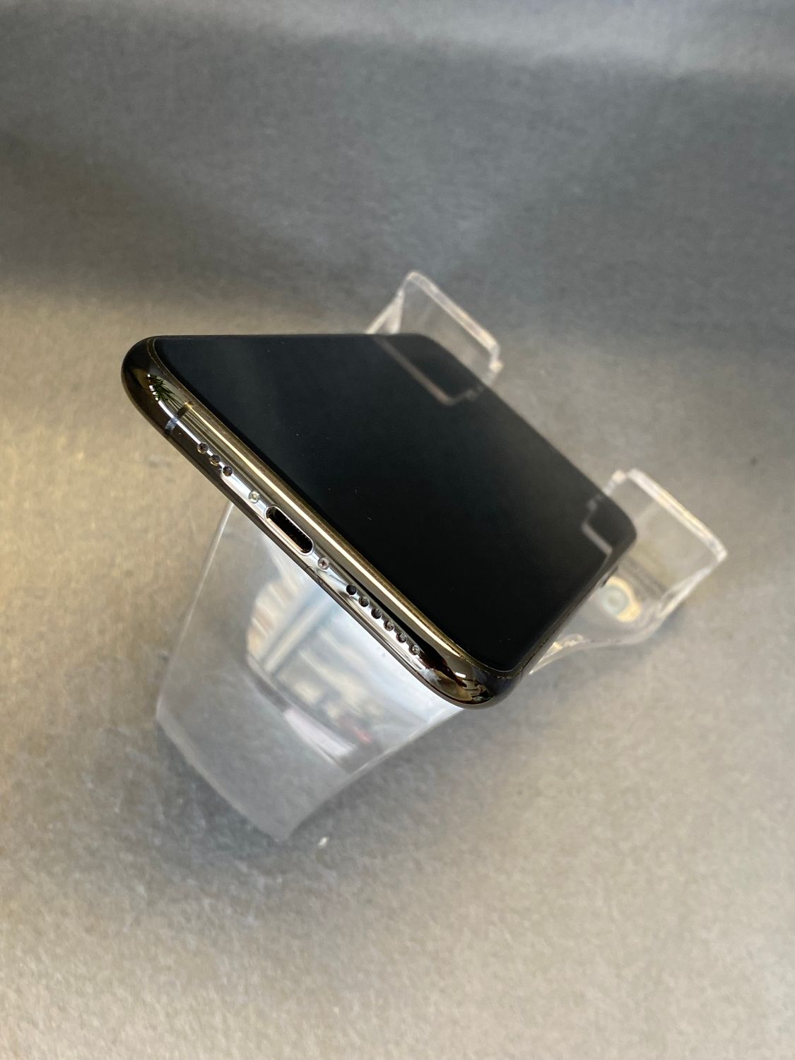 ムスビー｜美品 国内版 SIMフリー iPhone11 Pro 64GB スペースグレー色