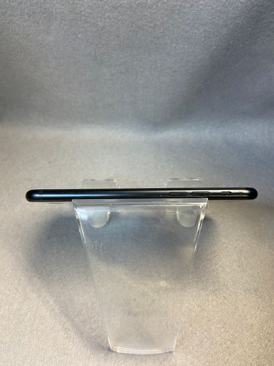 ���ʡ������ǡ�SIM�ե꡼��iPhone SE ��3���� 128GB �֥�å���