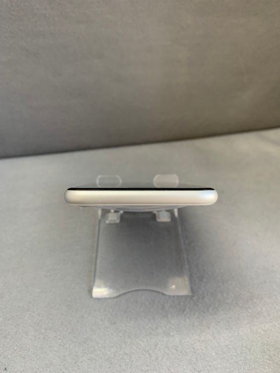 Ķ���� ������ SIM�ե꡼ iPhoneSE �裲���� 128GB �ۥ磻�ȿ�