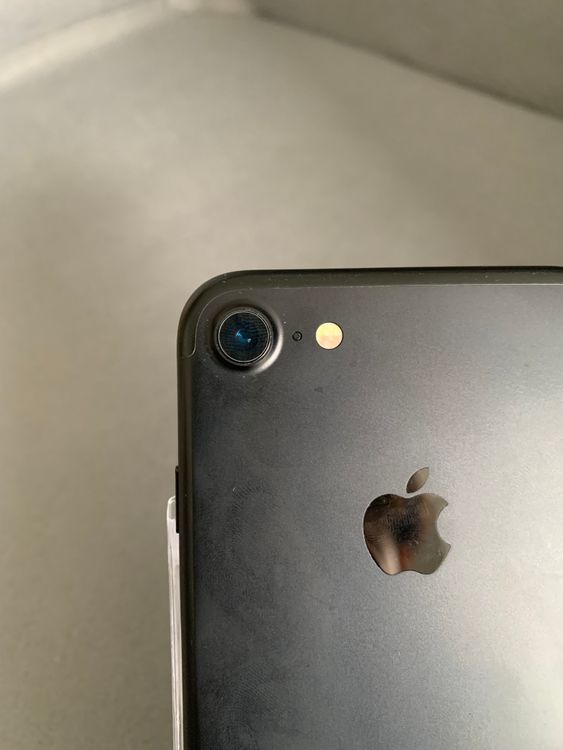 ���ʡ������ǡ�SIM�ե꡼��iPhone7 128GB �֥�å���